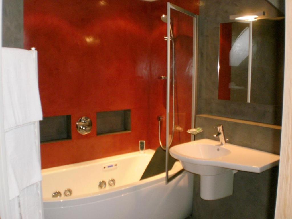Cit'Hotel Saint-Pierre Viré Buitenkant foto