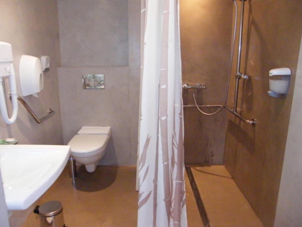 Cit'Hotel Saint-Pierre Viré Buitenkant foto