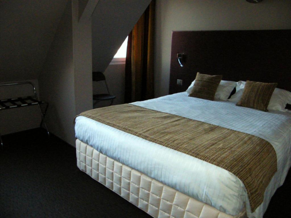 Cit'Hotel Saint-Pierre Viré Buitenkant foto