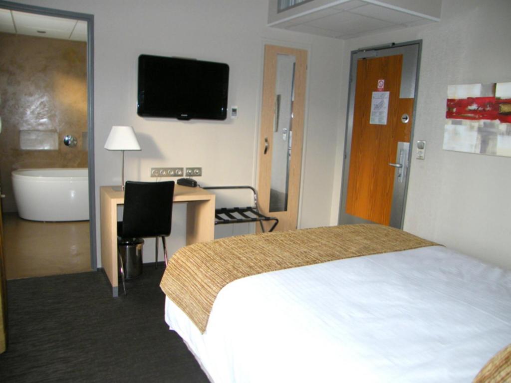 Cit'Hotel Saint-Pierre Viré Buitenkant foto