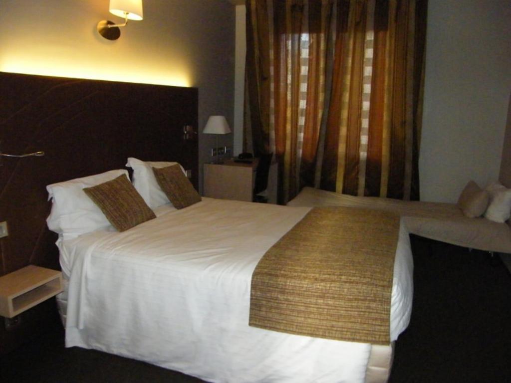 Cit'Hotel Saint-Pierre Viré Buitenkant foto