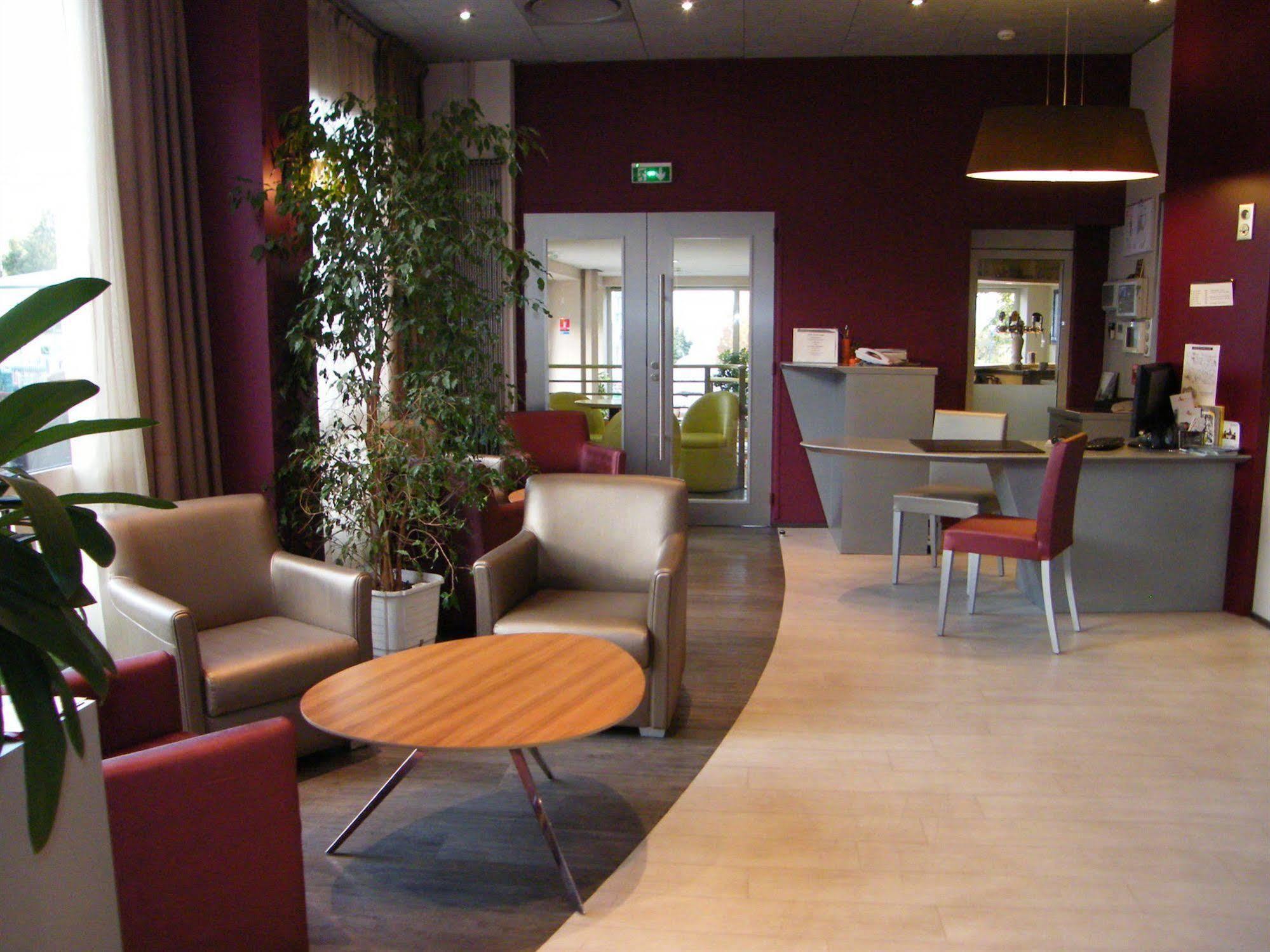 Cit'Hotel Saint-Pierre Viré Buitenkant foto