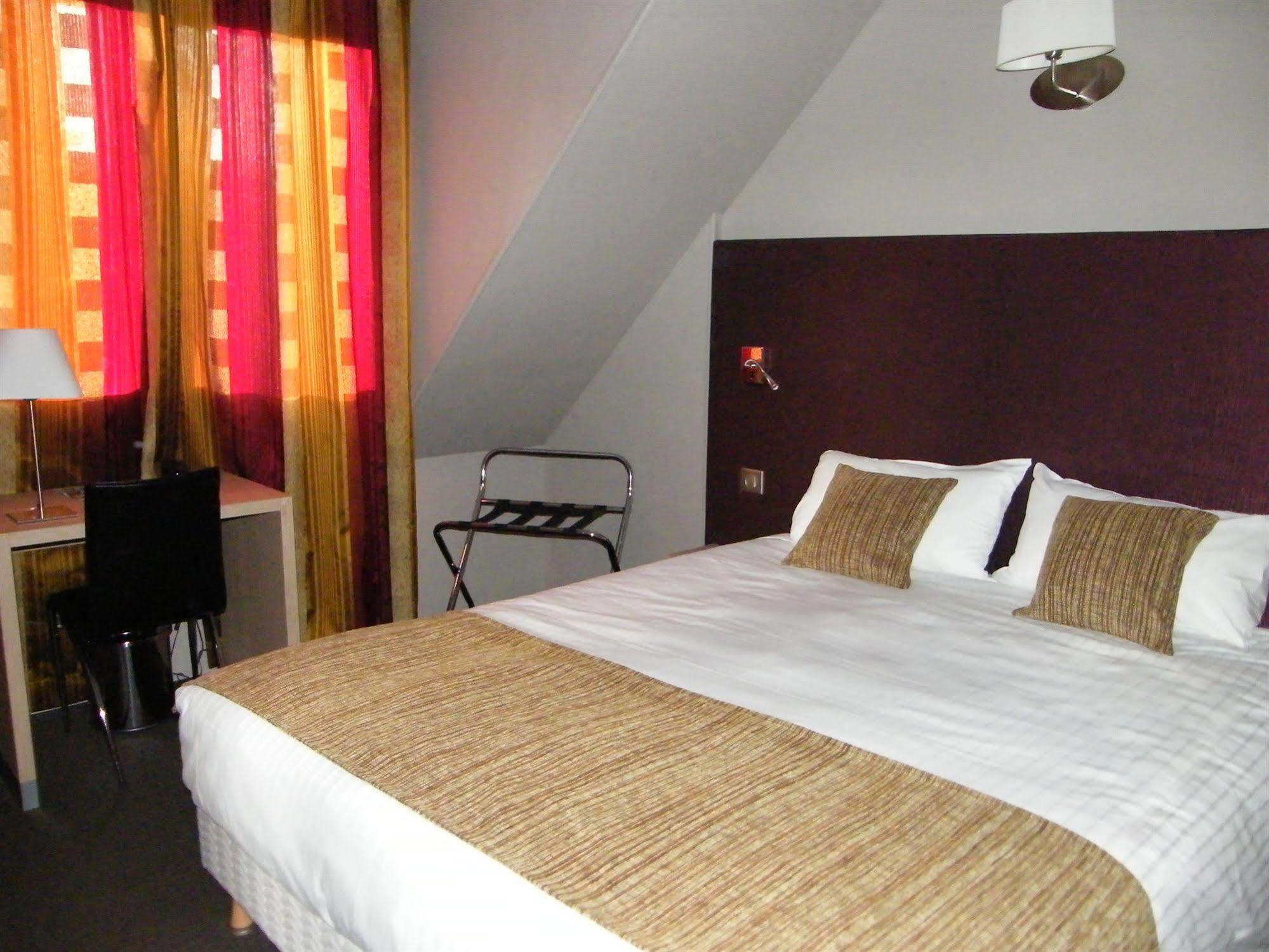 Cit'Hotel Saint-Pierre Viré Buitenkant foto