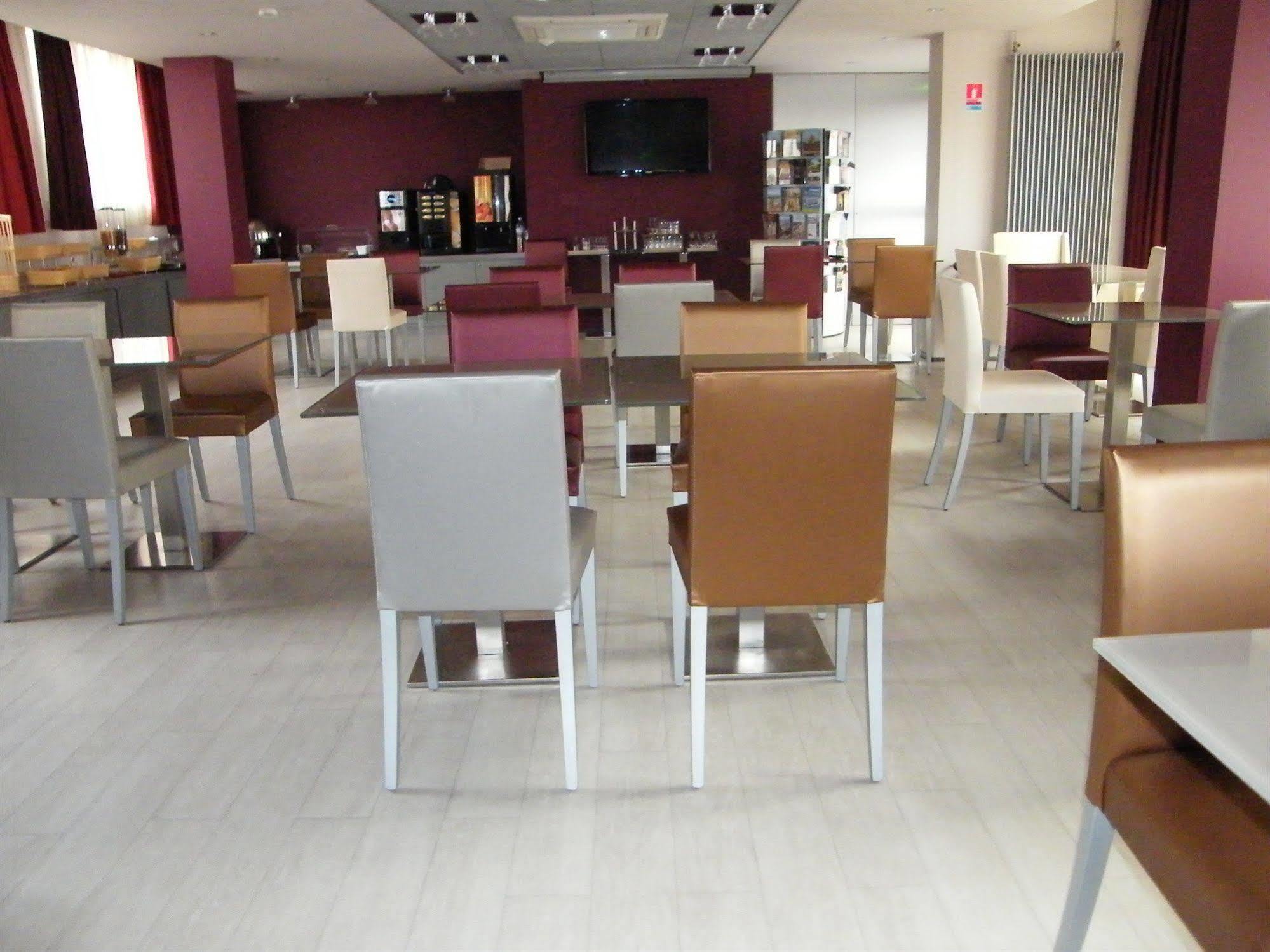 Cit'Hotel Saint-Pierre Viré Buitenkant foto